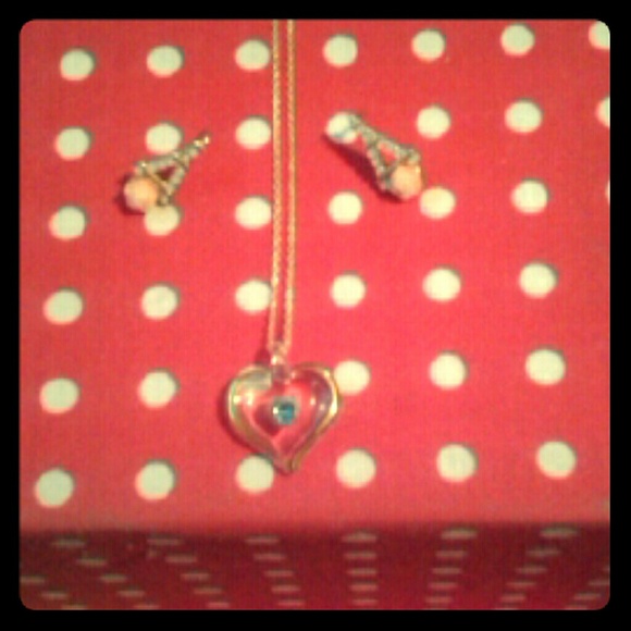Necklace and earnings