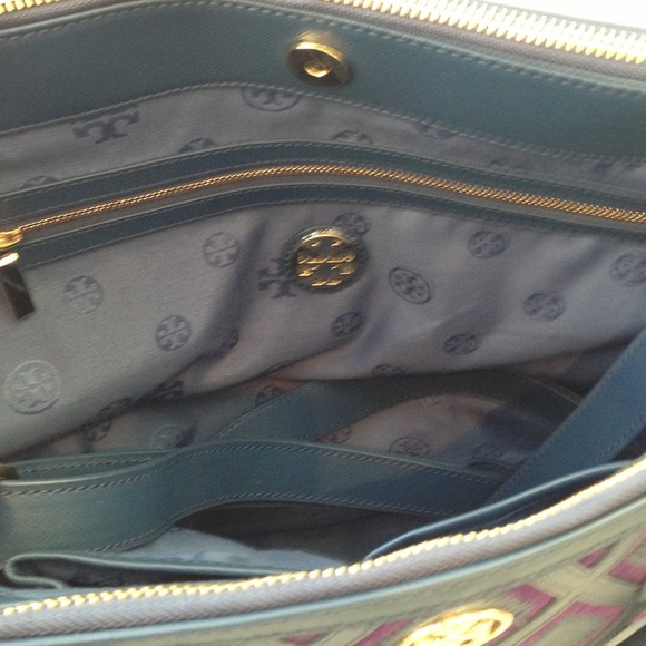 💢SOLD on Ebay💢Authentic Tory Burch LG Patchwork! - Picture 4 of 4