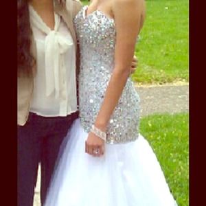 White prom/wedding dress