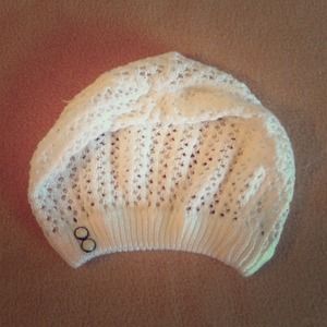 White knitted beanie