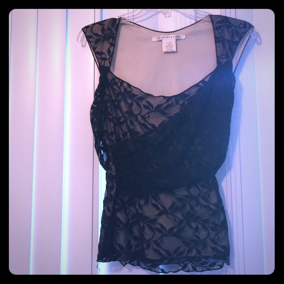 Lace top adorable! Good condition!