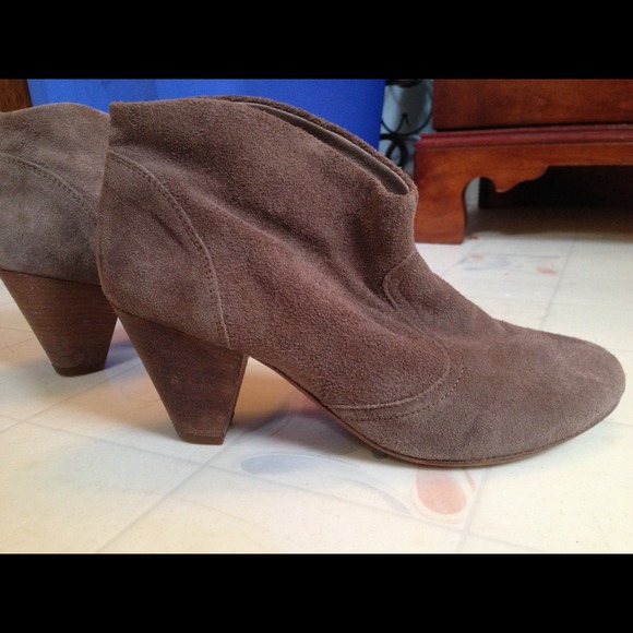 Steve Madden Pembrook Taupe Bootie