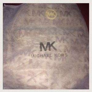 Micheal Kors Bookbag Hasn't been used brand new