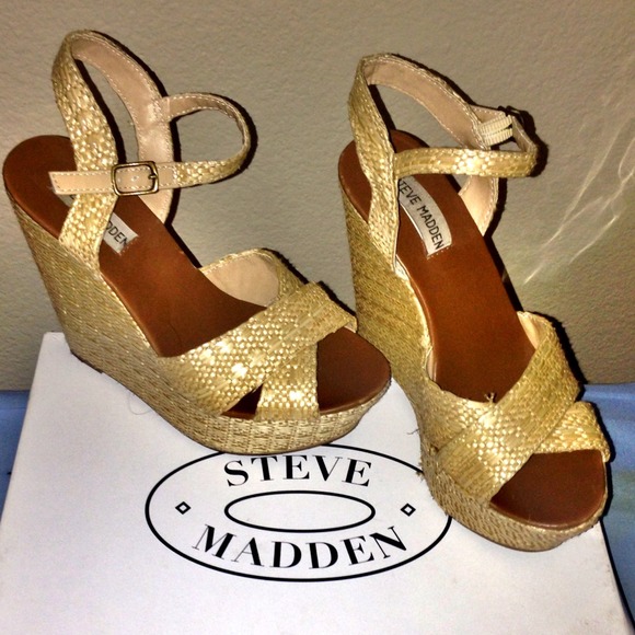🎉REDUCED🎉STEVE MADDEN WEDGES