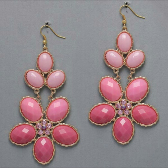 Earring - Picture 1 of 1