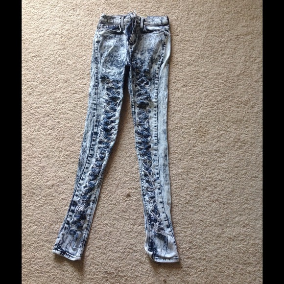 Destroyed jeans