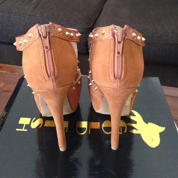 🚫🚫SOLD🚫🚫Brown spiked heels - Picture 4 of 4