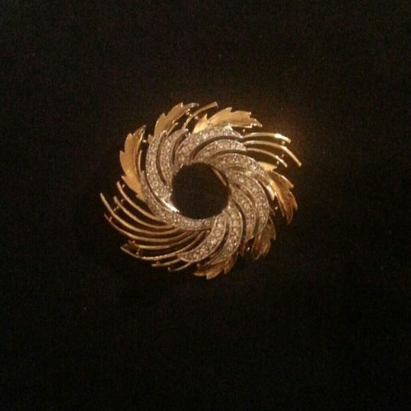 Beautiful gold and stone brooch
