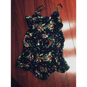 🌸PERFECT FOR SPRING🌸 floral and black romper