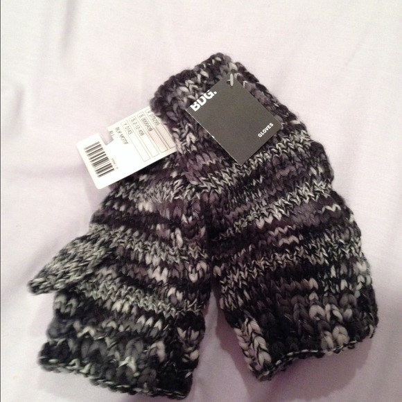 Fingerless knit gloves - Picture 3 of 3