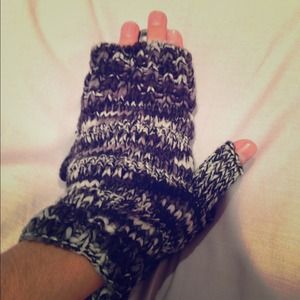 Fingerless knit gloves