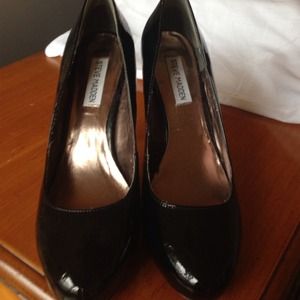 Steve Madden Style Miami black patent pumps