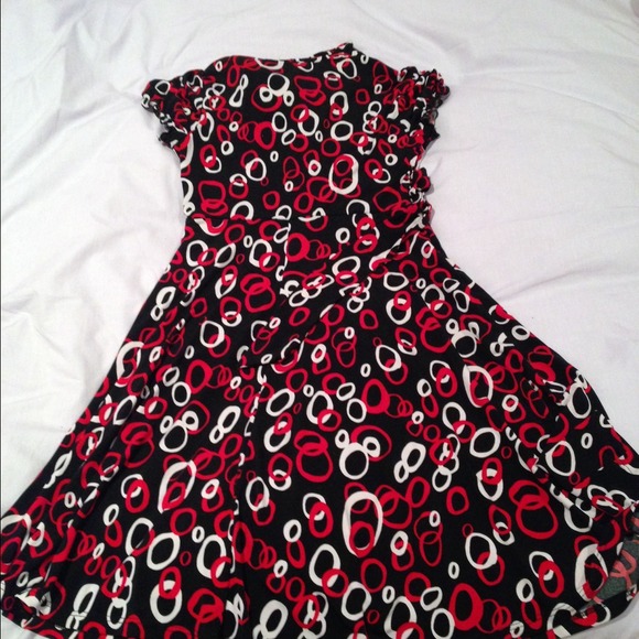 Cute patterned dress - Picture 2 of 3