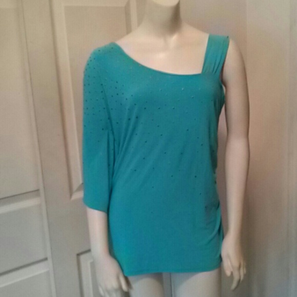 Vince Camuto Aqua Top