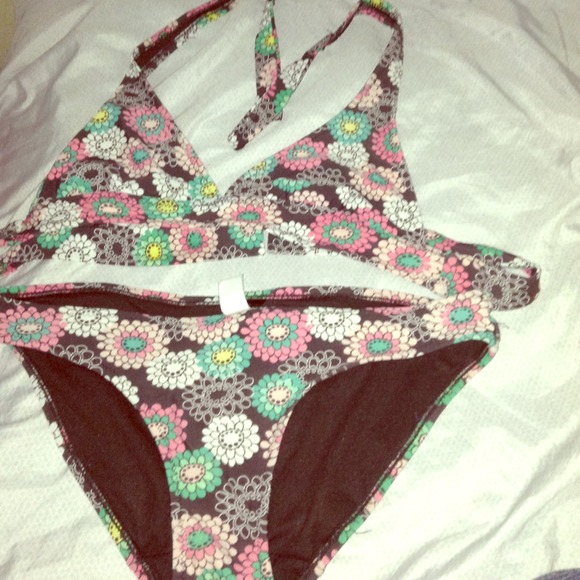 Old navy bikini top & bottom!