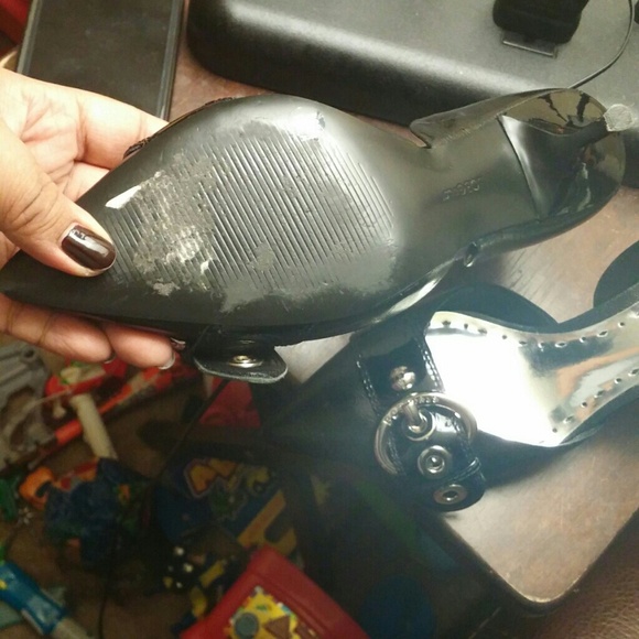 BCBG heels - Picture 4 of 4