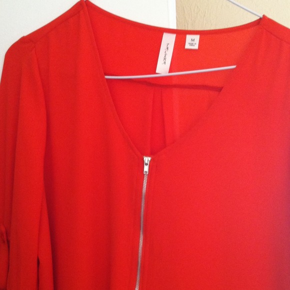 Red top - Picture 2 of 2