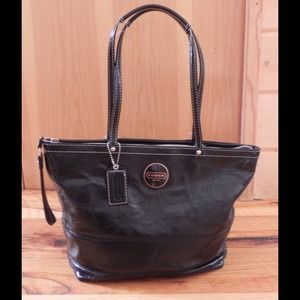 Coach Signature Patent Leather blk