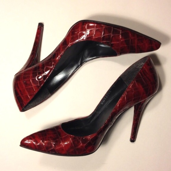 🚫SOLD🚫Stuart Weitzman Red Croc Pumps - Picture 4 of 4