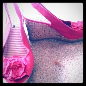 American eagle red wedges