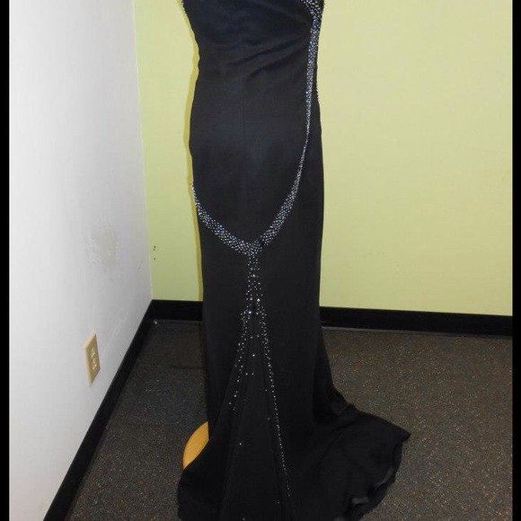 Ladies New Anna Scott Black Gown - Picture 3 of 3