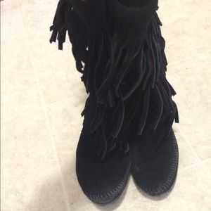 Minnetonka black boots