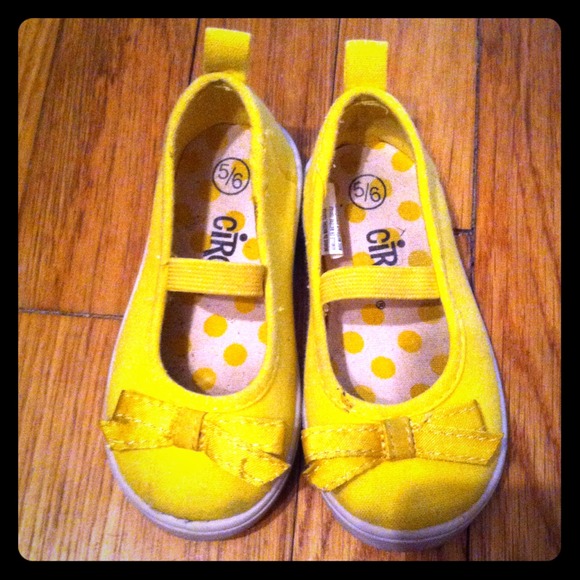 🎉50% OFF🎉Yellow toddler canvas flats