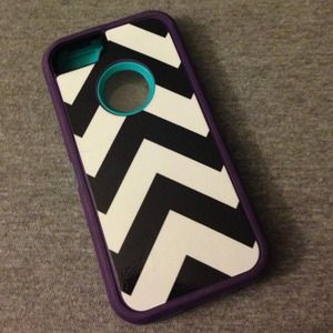 purple and teal Otterbox for iPhone 5 5s
