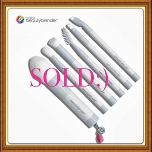 SOLD!!BEAUTYBLENDER 6 RARE! BRUSHES 100% AUTHENTIC