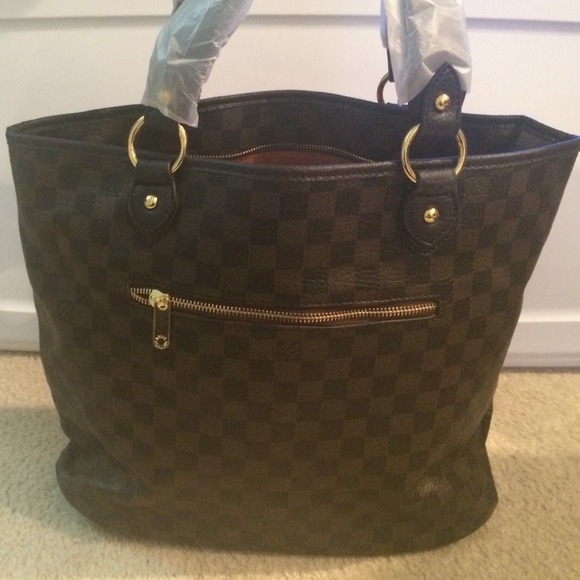 Louis Vuitton Purse- Possibly not real