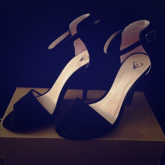 *RESERVE* for @ceetea - Zara Inspired Black Heels
