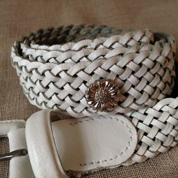 {Vintage Daisy Braided Belt} - Picture 2 of 4