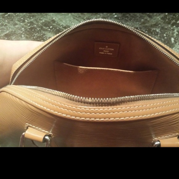 Lv sets - Picture 2 of 4