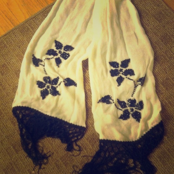 Cache scarf