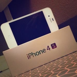 💕Unlocked IPhone 4s 16gb with otter box case 💕