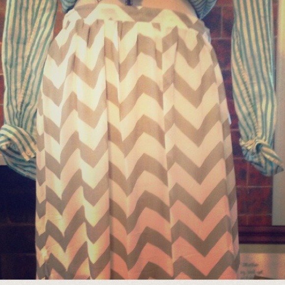 ❌Sold to @lsoud❌💥Chevron Maxi Skirt💥