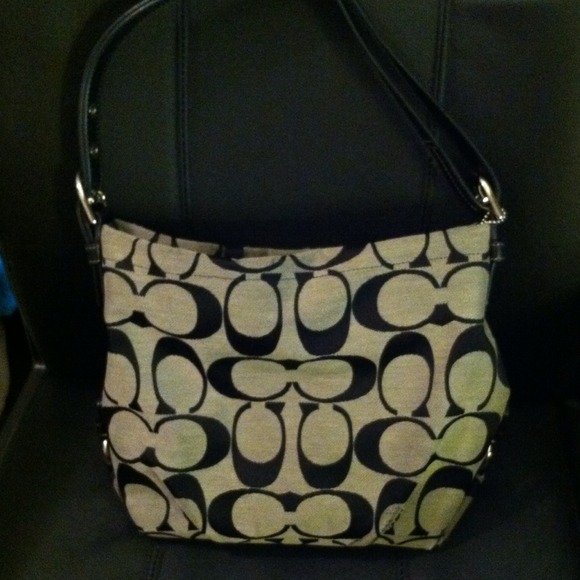 Black crossover/over the shoulder hand bag