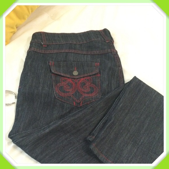 A pair of Dereon Jeans!