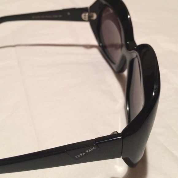 ✨REDUCED✨NWT Vera Wang Premium Designer Sunglasses - Picture 2 of 4