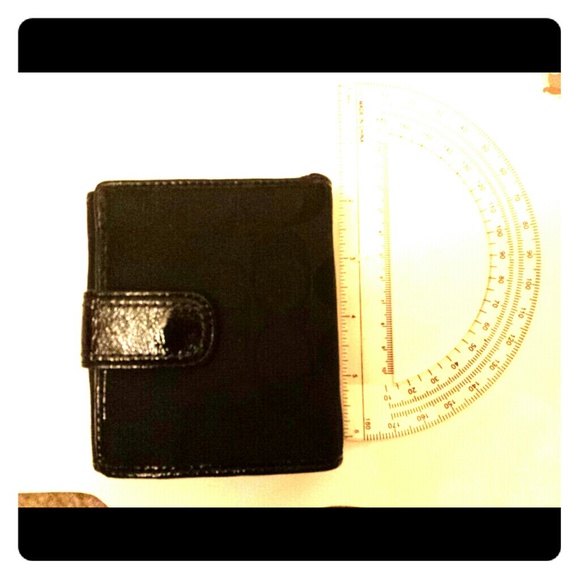 Coach wallet missing the bottom but still great