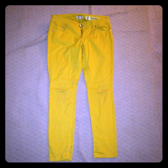Yellow Skinny Jeans!