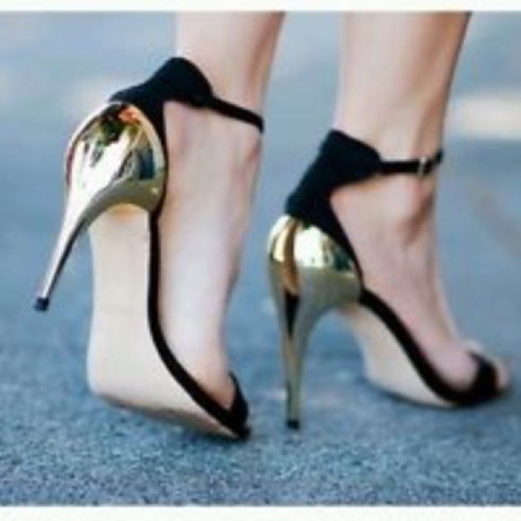 Zara 🚫SHARE👆 LOOKING FOR THESE - Picture 2 of 3