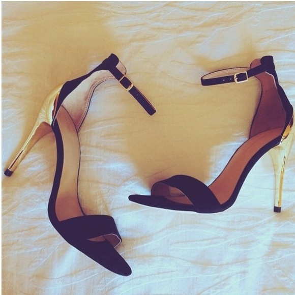 Zara 🚫SHARE👆 LOOKING FOR THESE - Picture 3 of 3