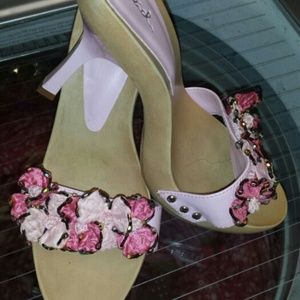 Pink beautiful high hills in perfect condition.