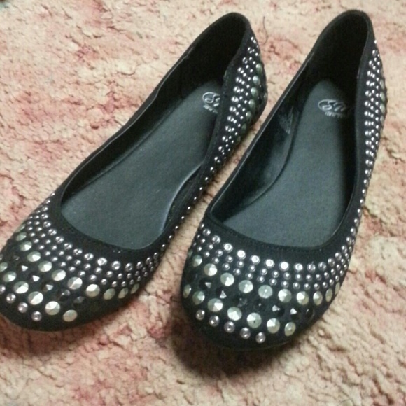 SOLD 👠 Black Studded Flats 👠