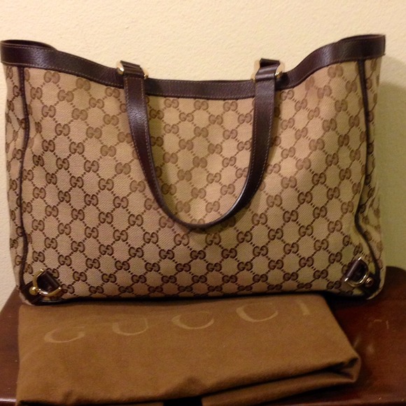 ⛔️sold⛔️Authentic Gucci Signature Canvas Tote - Picture 3 of 4