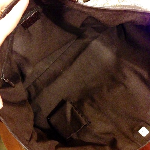 ⛔️sold⛔️Authentic Gucci Signature Canvas Tote - Picture 4 of 4