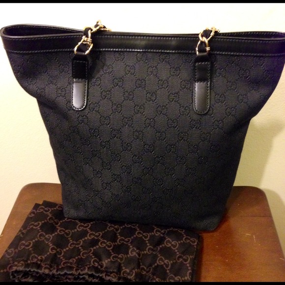 🎉SOLD🎉Gucci Black Canvas Capri Tote - Picture 4 of 4