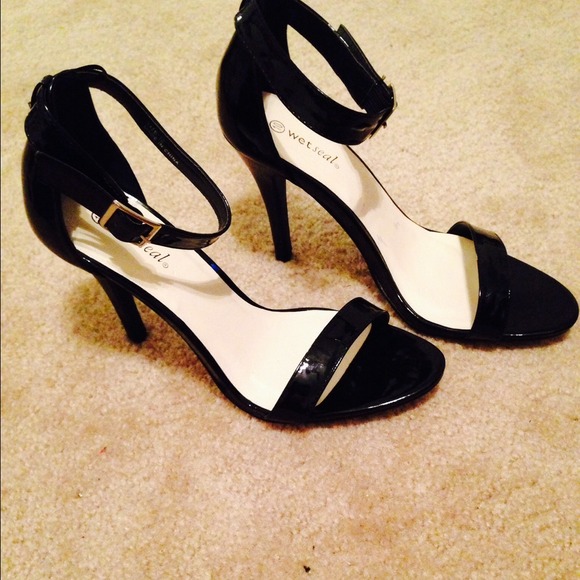 Strappy black sandals