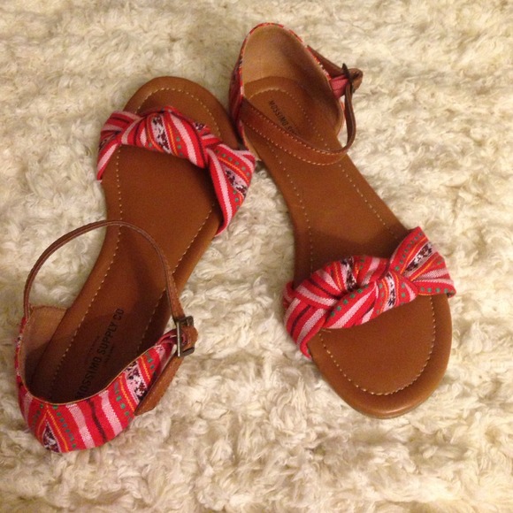 Mossimo red sandals, 8, fits like 9 - Picture 1 of 3